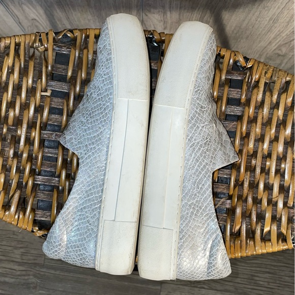 J Slides Jibbie Slip On Snake Embossed Leather Sneaker Sz 6.5 Women's - Picture 3 of 8
